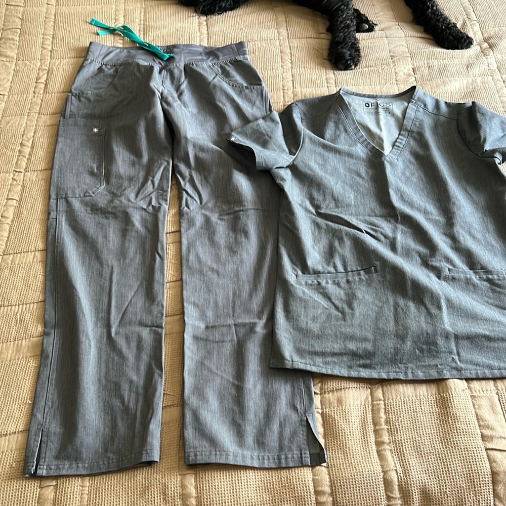 Figs graphite scrub set